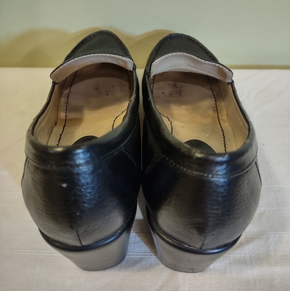 Dockers Black 2 3/4" heels Size 7 - Picture 4 of 9